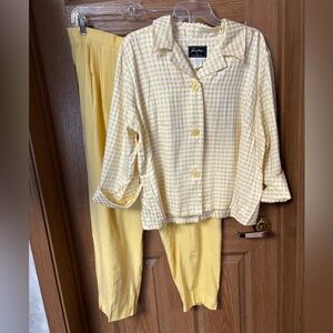 YELLOW SUMMER SUIT